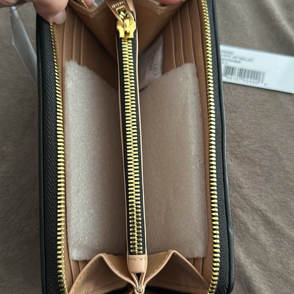 Thacker zip up wallet - Picture 2 of 3